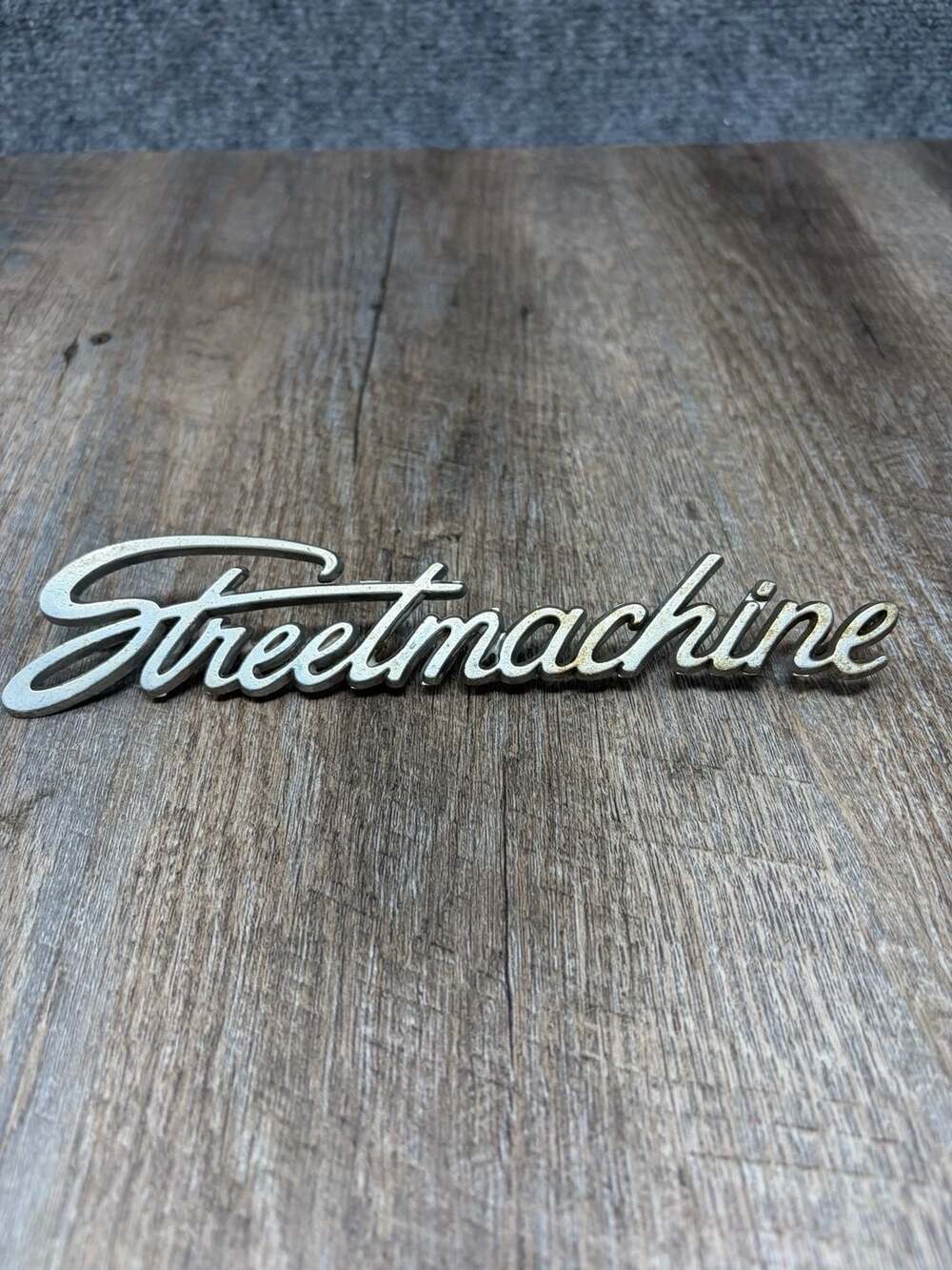 United Pacific S1002 Chrome "Street Machine" Script Emblem with Stud – 1 Unit